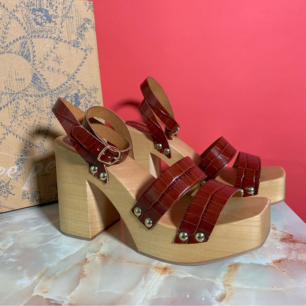 NWT Free People Clog Platform Sandals Mallory Croc Strappy size Womens 10